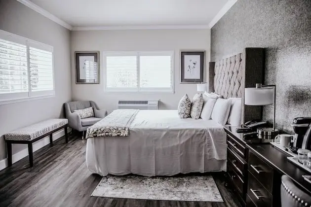 Standard Queen Room