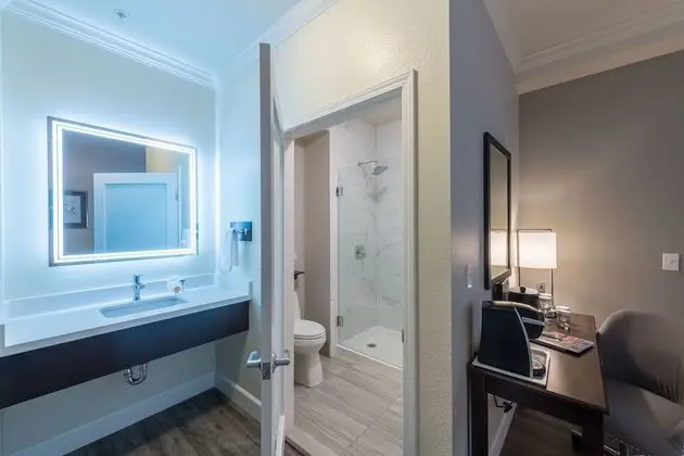 Standard Queen Room