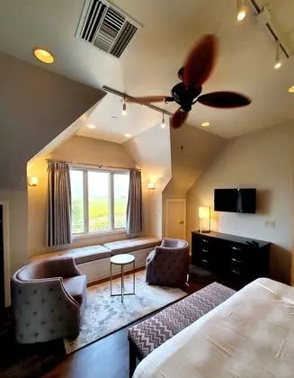 Suite (King Suite)
