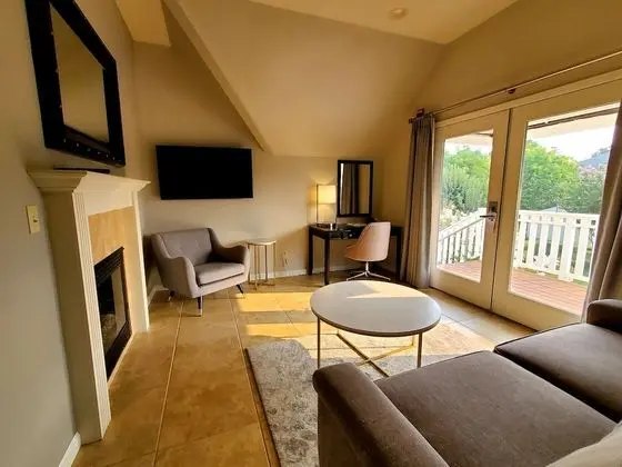 Suite (King Suite)