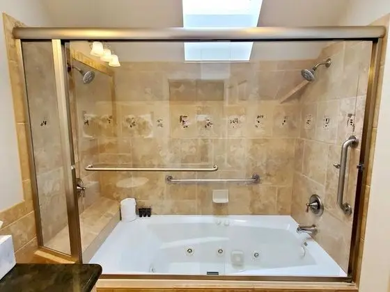 Suite (King Suite)