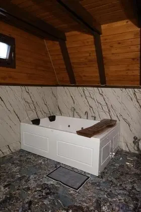 Jakuzili Bungalow ,    , Isıtmalı Özel Havuzlu