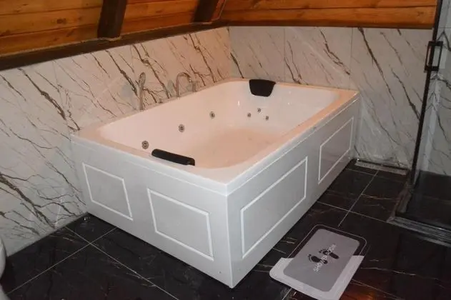 Jakuzili Bungalow ,    , Isıtmalı Özel Havuzlu