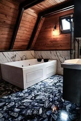 Jakuzili Bungalow ,    , Isıtmalı Özel Havuzlu