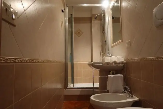 Tek Büyük Yataklı Oda, Banyolu/Duşlu