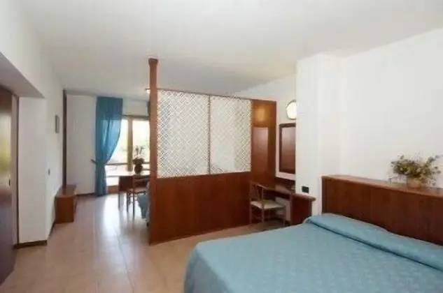 Superior Dört Kişilik Oda, 1 Yatak Odası, Havuz Manzaralı