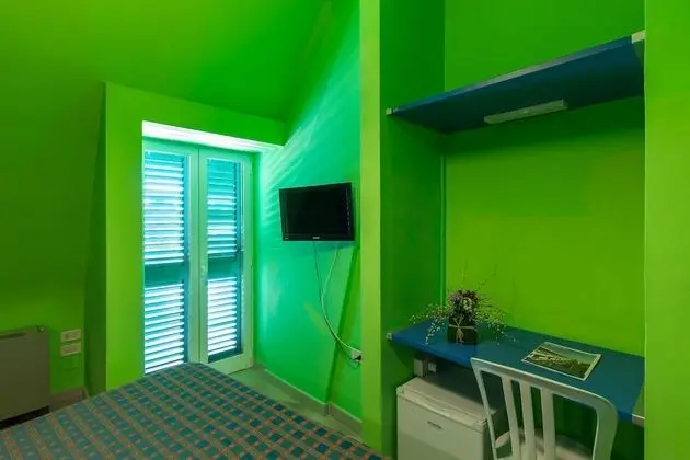 Standard Tek Büyük Yataklı Oda