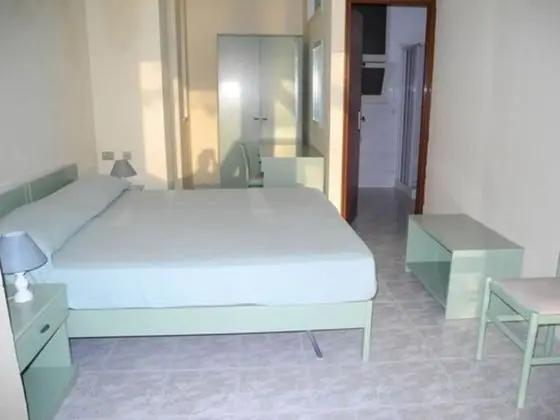 Üç Kişilik Oda