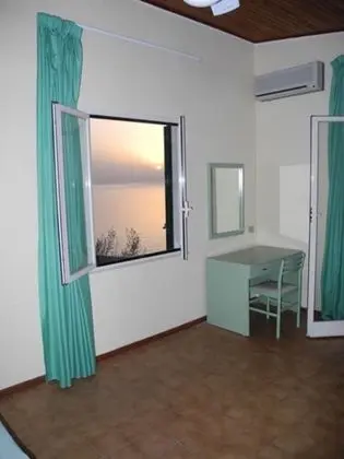 Üç Kişilik Oda