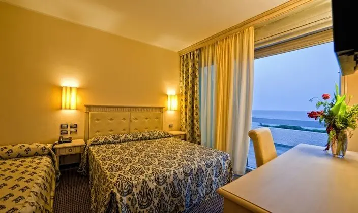 Standard Üç Kişilik Oda, Deniz Manzaralı