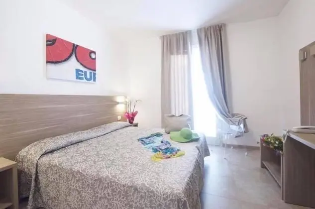 Üç Kişilik Oda