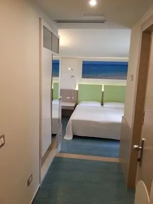 Comfort Tek Büyük veya İki Ayrı Yataklı Oda