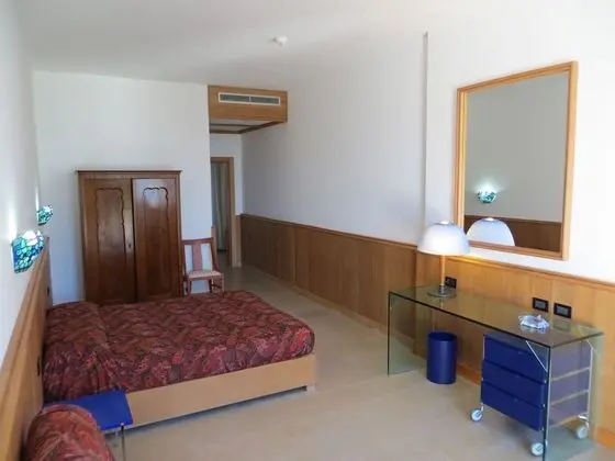 Üç Kişilik Oda, Birden Çok Yatak