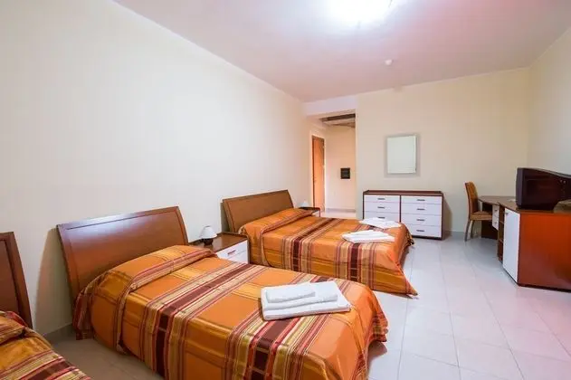 Dört Kişilik Oda (3 adults + 1 child)