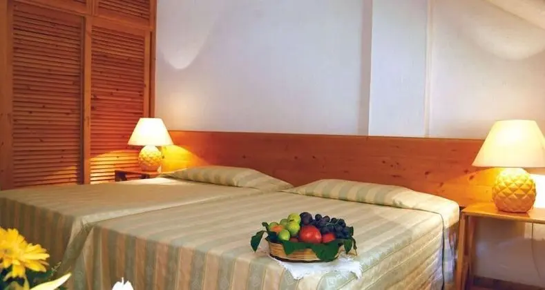 Üç Kişilik Oda