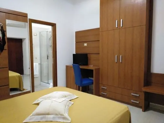 Tek Büyük veya İki Ayrı Yataklı Oda (External)