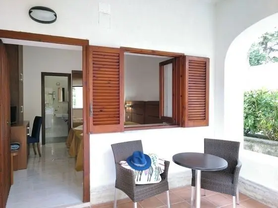 Tek Büyük veya İki Ayrı Yataklı Oda (External)