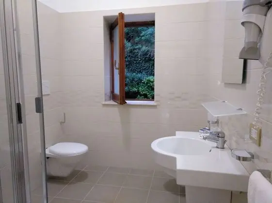 Tek Büyük veya İki Ayrı Yataklı Oda (External)