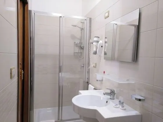 Tek Büyük veya İki Ayrı Yataklı Oda (External)