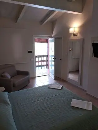 Comfort Tek Büyük Yataklı Oda, Havuz Manzaralı