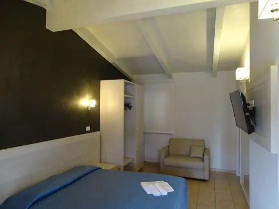 Comfort Tek Büyük Yataklı Oda, Havuz Manzaralı