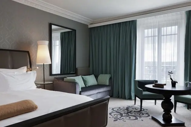 Family Oda, 1 En Büyük (King) Boy Yatak ve Çekyat, Bahçe Manzaralı