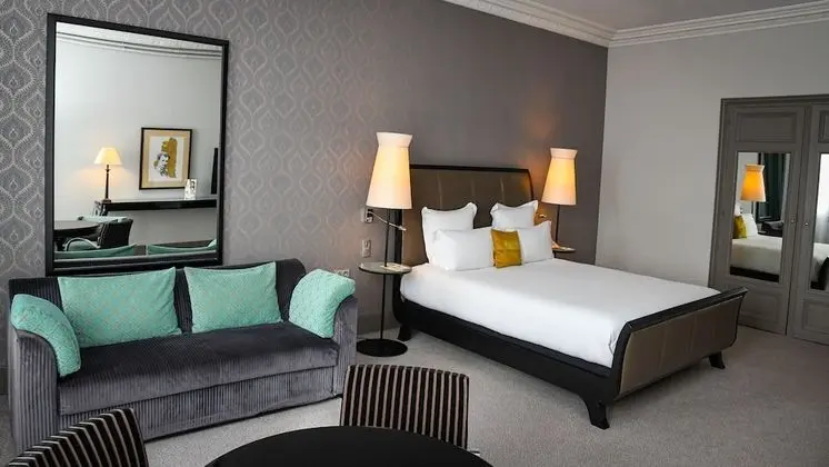 Family Oda, 1 En Büyük (King) Boy Yatak ve Çekyat, Bahçe Manzaralı