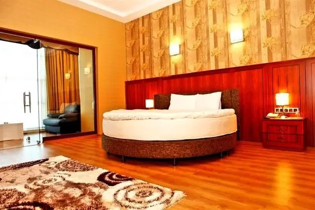 Tek Kişilik, Şehir Manzaralı