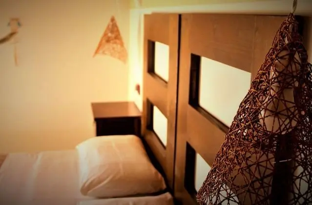 Büyük Yataklı Tek Kişilik Oda