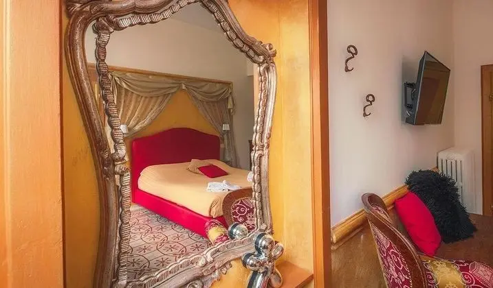 Tek Büyük Yataklı Oda, 1 Büyük (Queen) Boy Yatak (Oro)