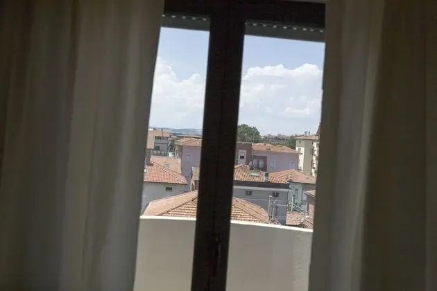 Tek Büyük veya İki Ayrı Yataklı Oda, Sigara İçilmez, Şehir Manzaralı