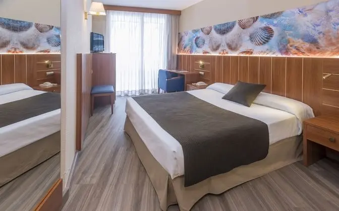 Standard Tek Büyük veya İki Ayrı Yataklı Oda, Balkon