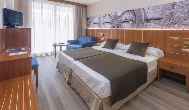 Standard Tek Büyük veya İki Ayrı Yataklı Oda, Balkon