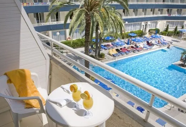 Standard Tek Büyük veya İki Ayrı Yataklı Oda, Balkon