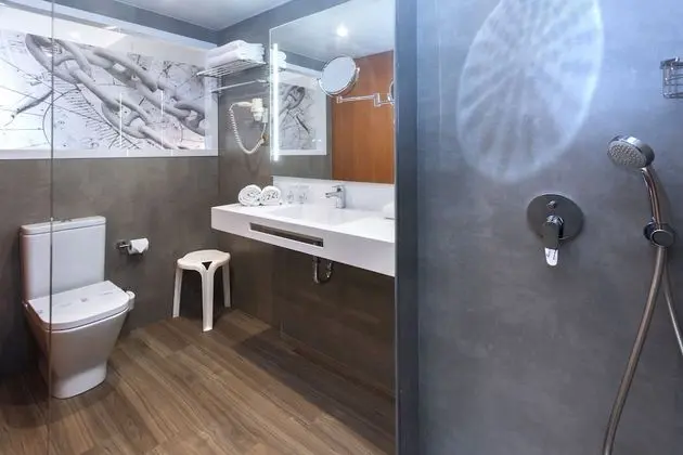 Standard Tek Büyük veya İki Ayrı Yataklı Oda, Balkon