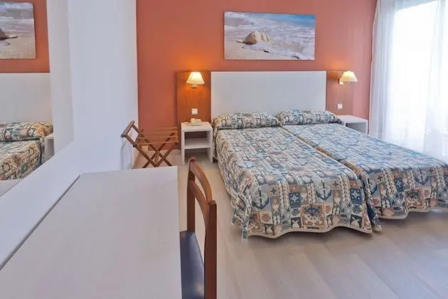 Tek Büyük veya İki Ayrı Yataklı Oda, Balkon