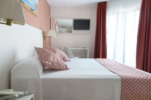 Tek Büyük veya İki Ayrı Yataklı Oda, Balkon