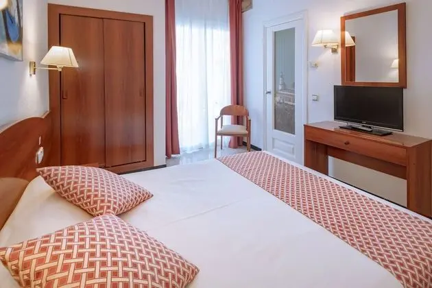 Tek Büyük veya İki Ayrı Yataklı Oda, Balkon