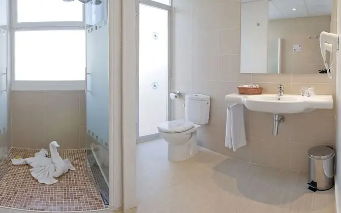 Tek Büyük veya İki Ayrı Yataklı Oda, Balkon