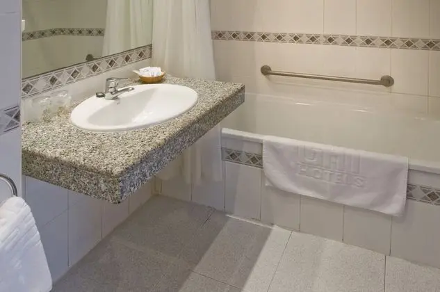 Tek Büyük veya İki Ayrı Yataklı Oda, Balkon