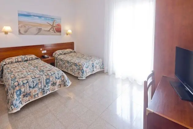 Tek Büyük veya İki Ayrı Yataklı Oda (Extra bed 2+1)