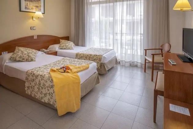 İki Ayrı Yataklı Oda, Balkon, Havuz Manzaralı