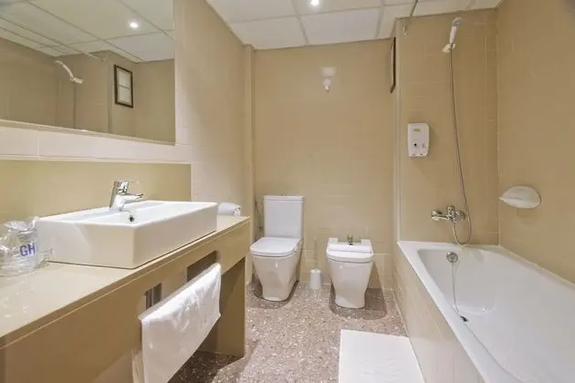 İki Ayrı Yataklı Oda, Balkon, Havuz Manzaralı