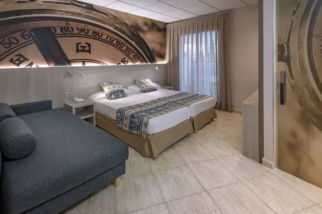 Üç Kişilik Oda, Balkon (2 adults and 1 child)