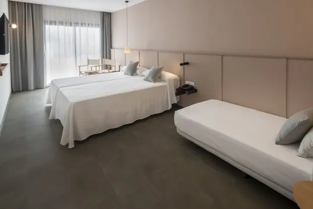 Standard Üç Kişilik Oda, Deniz Manzaralı