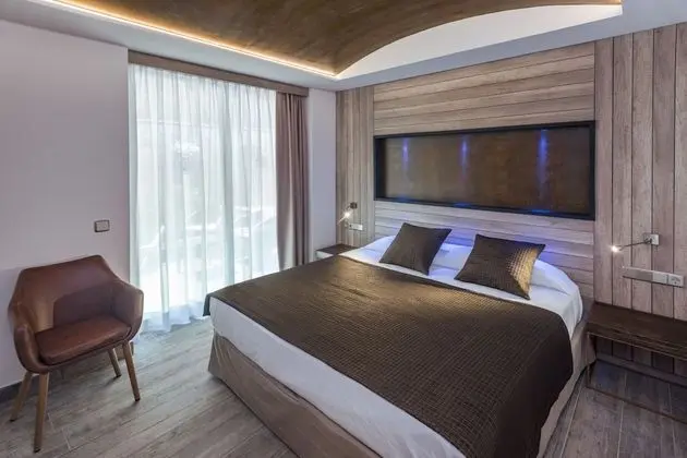 Superior Tek Büyük veya İki Ayrı Yataklı Oda