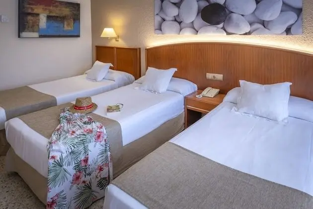Tek Büyük Yataklı Oda, Balkon ( Extra Bed 2 Adults and 1 Child)