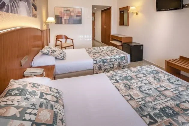 Tek Büyük Yataklı Oda, Balkon ( Extra Bed 2 Adults and 1 Child)