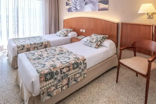 Tek Büyük Yataklı Oda, Balkon ( Extra Bed 2 Adults and 1 Child)