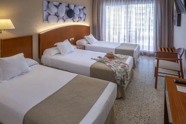 Tek Büyük Yataklı Oda, Balkon ( Extra Bed 2 Adults and 1 Child)